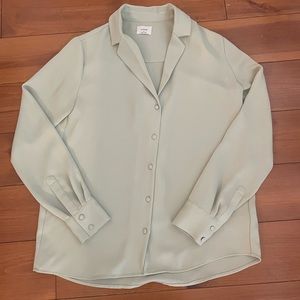 Light and airy button-up shirt perfect for work (brand: wilfred)